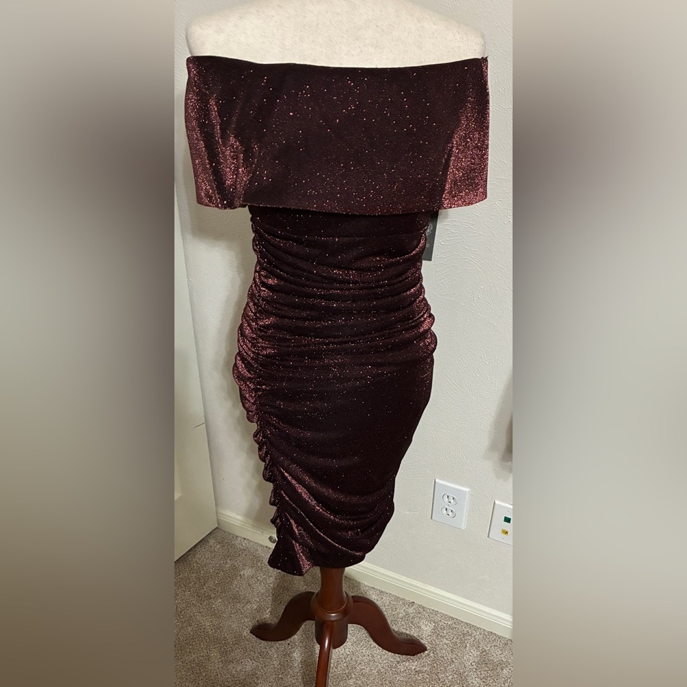NWT Vince Camuto Off The Shoulder deep wine midi dress Size 6 Wedding. Cocktail.
